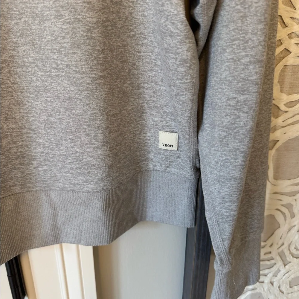 Vuori Long sleeve Halo Crew in Pale Grey Heather Size Small - Picture 3 of 4